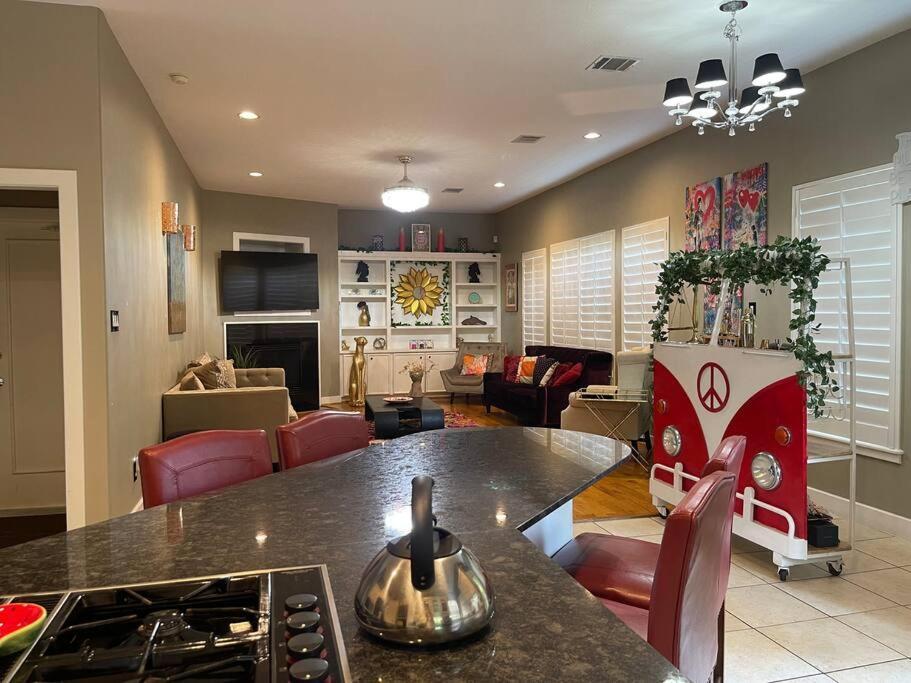 Wanderlust Villa Near Galleria Mall Houston Eksteriør bilde